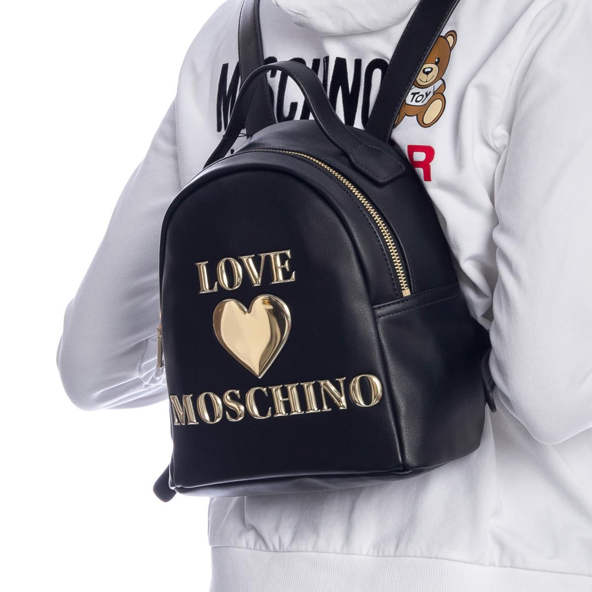 Scopri la nuova collezione di borse Love Moschino disponibile online